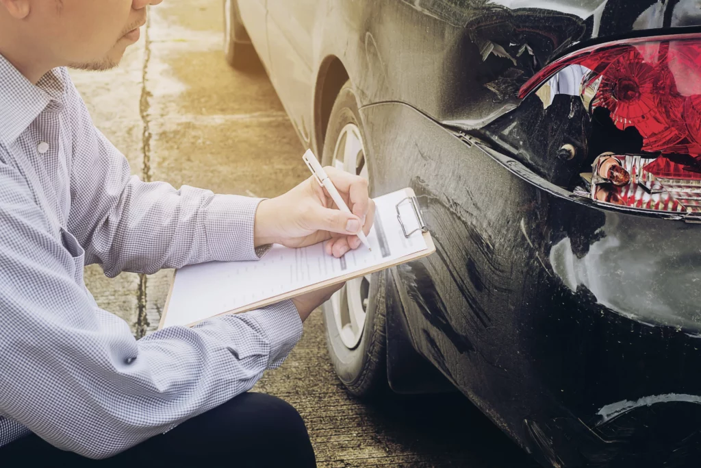 insurance agent working car accident claim process